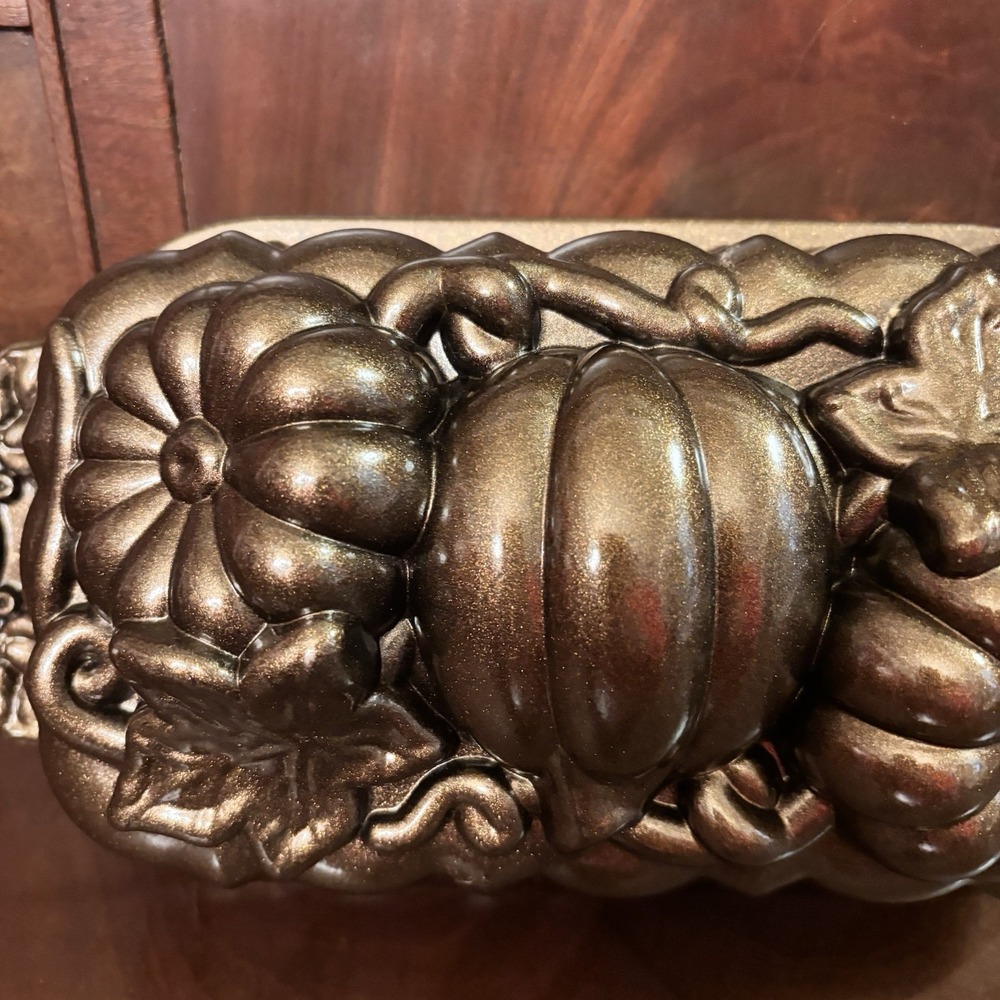 Williams Sonoma Nordic Ware Great Pumpkin Loaf Pan Autumn Botanical Cakelet Pan - Picture 2 of 8